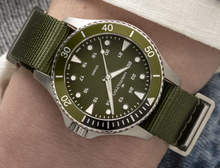 Load image into Gallery viewer, Hamilton Khaki Navy Scuba Quartz (H82241961)